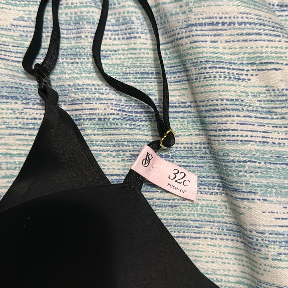 VS Black Love Cloud Push-Up Bra Size 32C - Picture 3 of 6